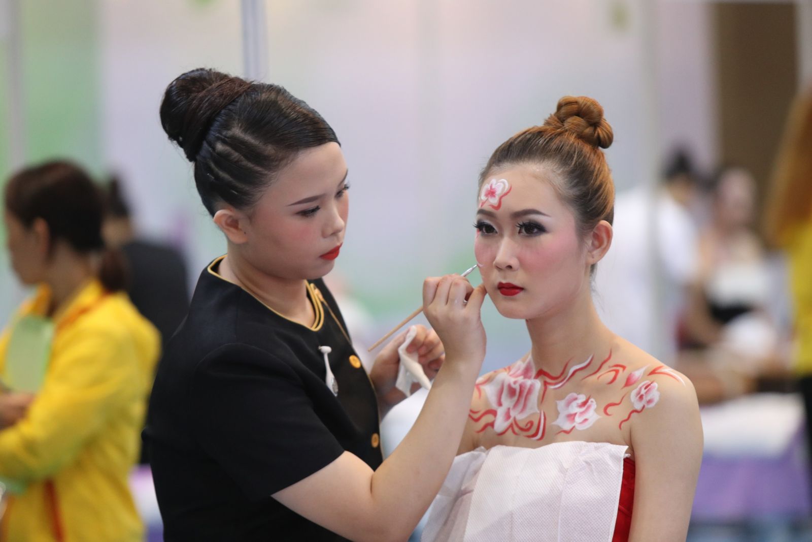 LAU Wai-yin (left), graduate of the Diploma of Vocational Education (Beauty Care), struck gold in the Beauty Therapy trade contest, winning the Best Hong Kong Competitor award as well