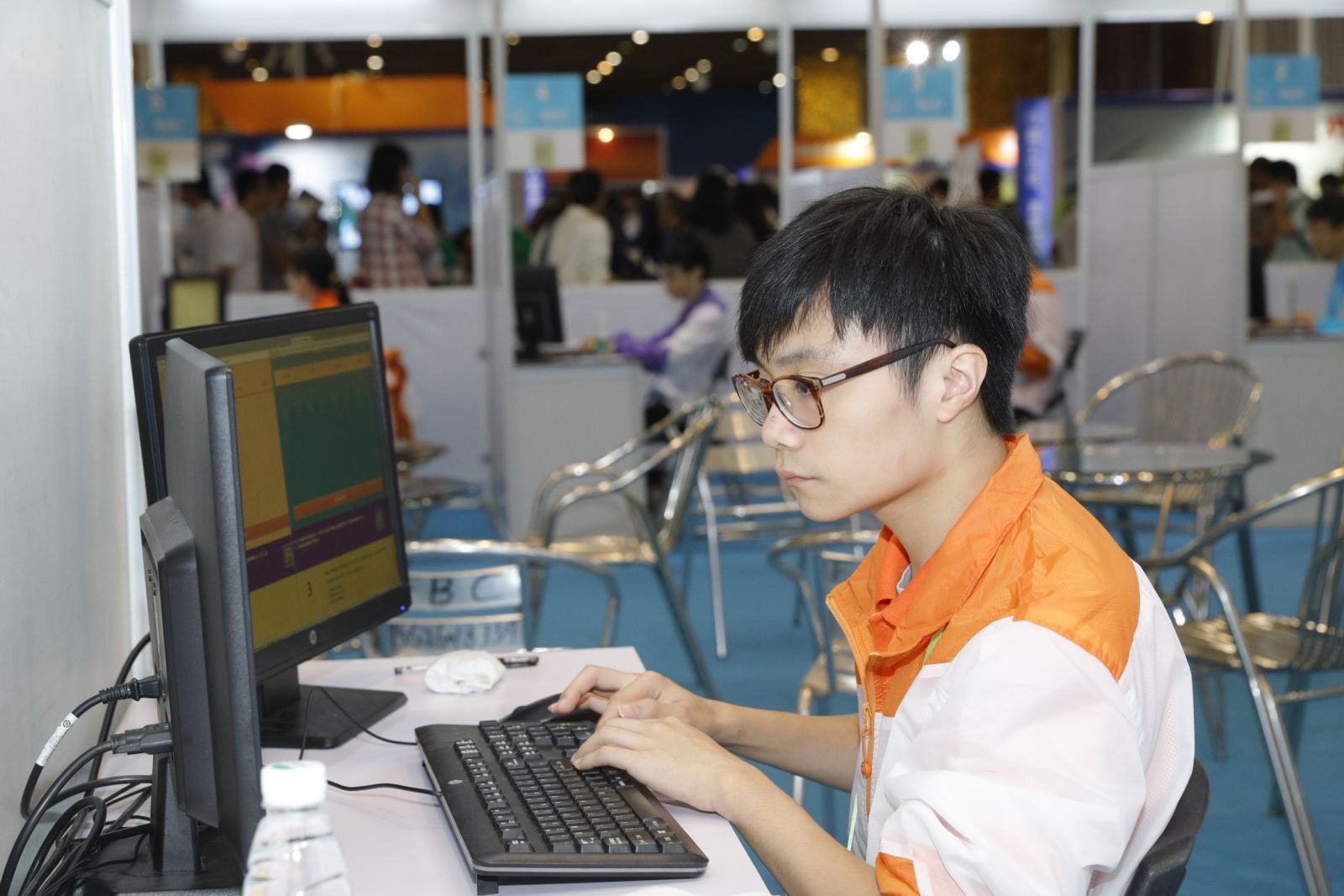 IVE student of the Higher Diploma in Software Engineering, LAU Ka-po, won a merit prize in the Web Design category