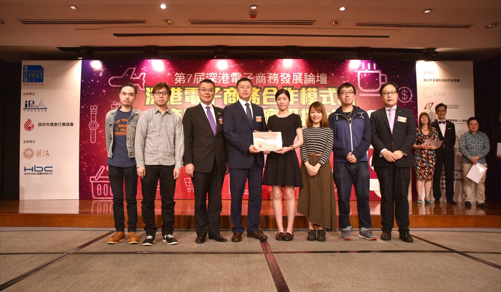 IVE多媒体创作高级文凭学生早前为专题展览《敦煌―说不完的故事》制作动画,凭作品获得世界信息峰会大奬(中国区及香港区选拔赛)2015