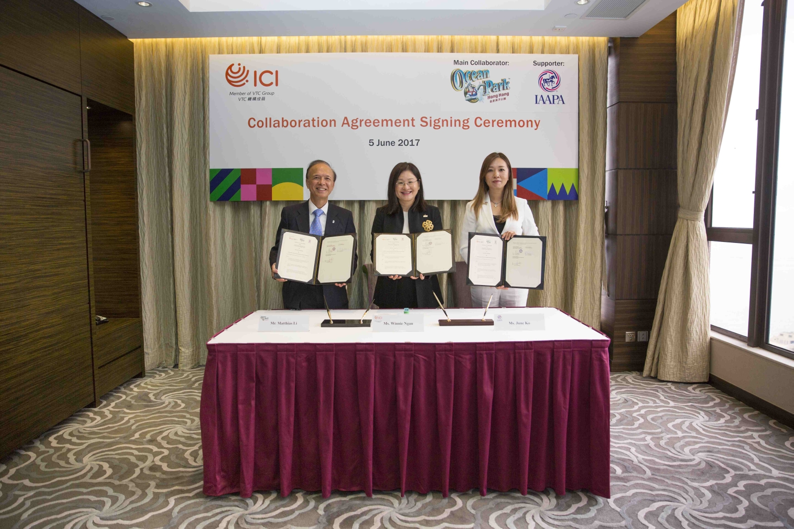 A Memorandum of Understanding was signed by Winnie Ngan, Principal of ICI (Middle), Matthias Li, Chief Executive of Ocean Park (Left), and June Ko, Vice President of IAAPA Asia Pacific (Right), for joining hands to nurture young professionals for the industry