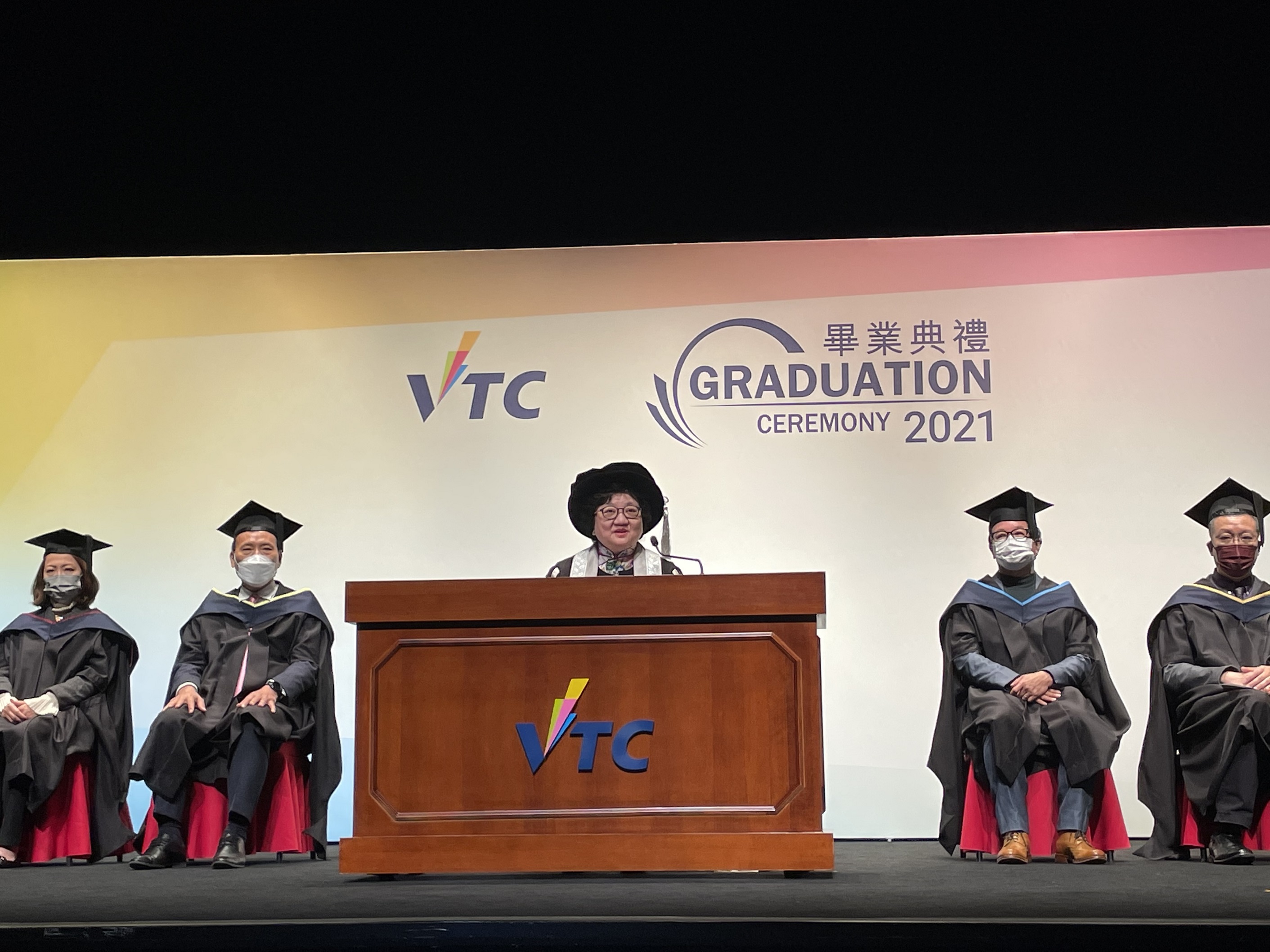 VTC Executive Director, Dr Carrie YAU (centre), encourages the graduates to embrace the unknown and keep learning as they pursue their careers