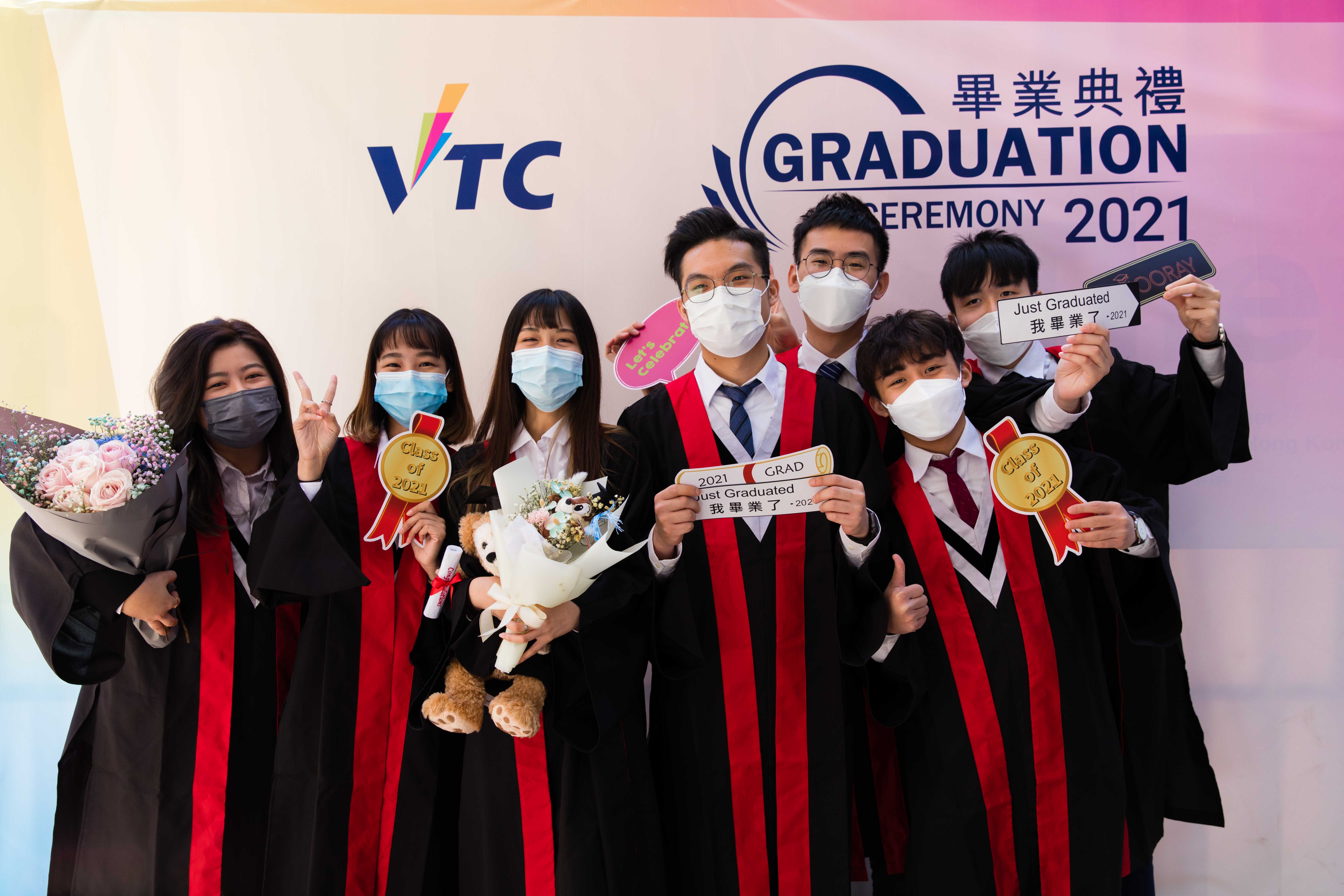 The VTC Graduation Ceremony is held in hybrid mode this year where graduates can join the ceremony on campus to share the joyful moments