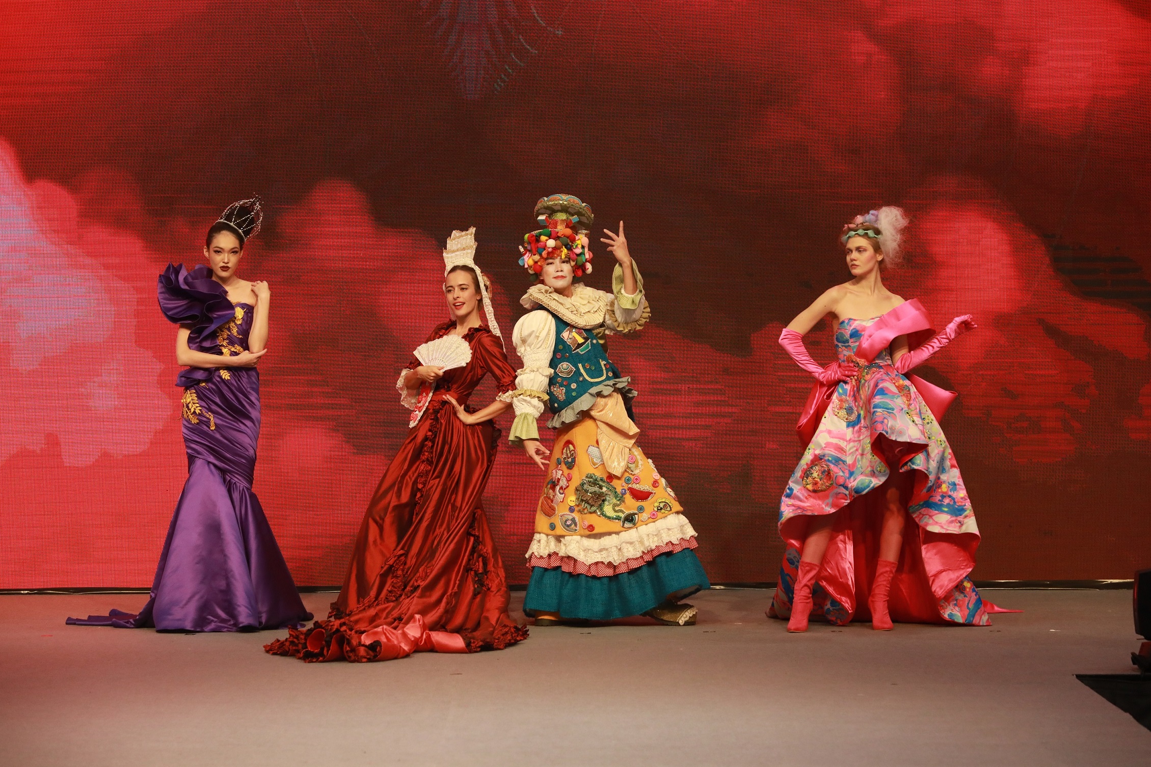 由HKDI舉辦的「霓裳星夢」時裝表演，精心編排的表演融合時裝、舞蹈和音樂元素，舞者和模特兒將為各位觀眾帶來視覺的全新體驗